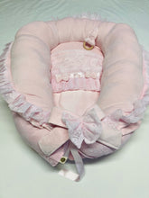 Afbeelding in Gallery-weergave laden, Babynestje "Monza" Roze Kant