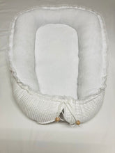 Afbeelding in Gallery-weergave laden, Babynestje "Bremen" snow white