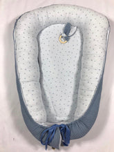 Afbeelding in Gallery-weergave laden, Babynestje "Bremen" Stoer blauw-stip