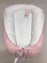 Afbeelding in Gallery-weergave laden, Babynestje "Bremen" Stoer roze-wafel