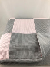 Afbeelding in Gallery-weergave laden, Speelkleed &quot;Atlanta&quot; roze-grijs-wafel